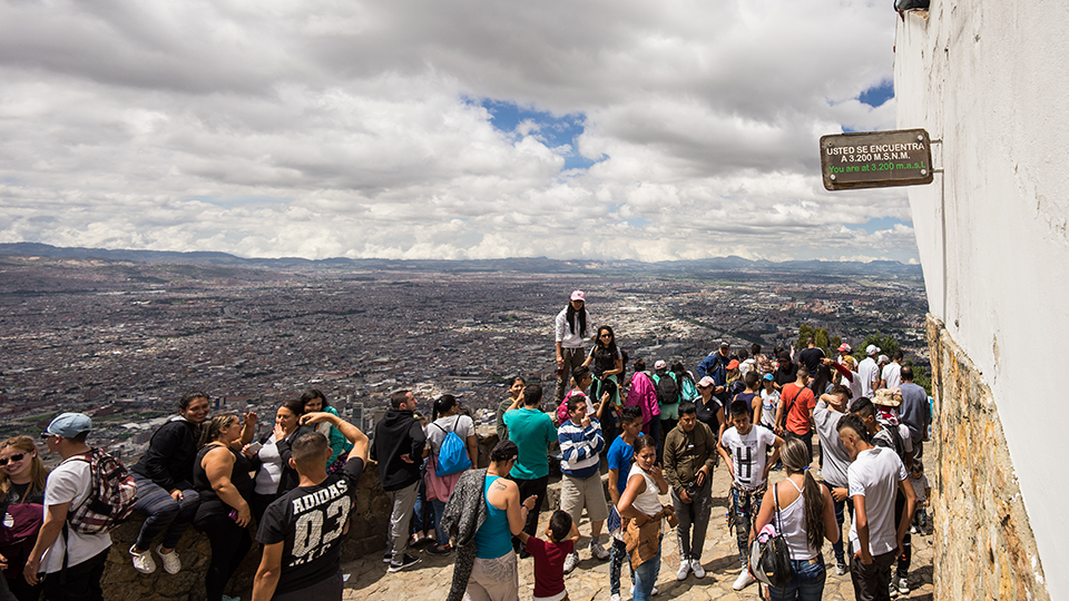 The crowds enjoying a birds eye view of Bogotá. With a metropolitan population of over 10 million, this city just seems expand forever, fading into the horizon!