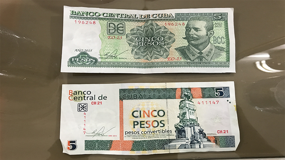 On top you can see 5 Cuban Pesos and on the bottom 5 Cuban Pesos Convertibles. One Cuban Peso Convertible is worth 25 Cuban Pesos. Not really the best exchange rate for the Cuban people...
