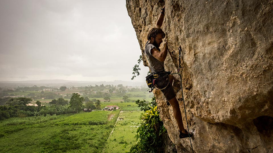 Trying my luck and not succeeding at Medio Bandido 7b (5.12b). Though on the plus side, even if it's pouring down rain, which it was, there are many climbs to be had!